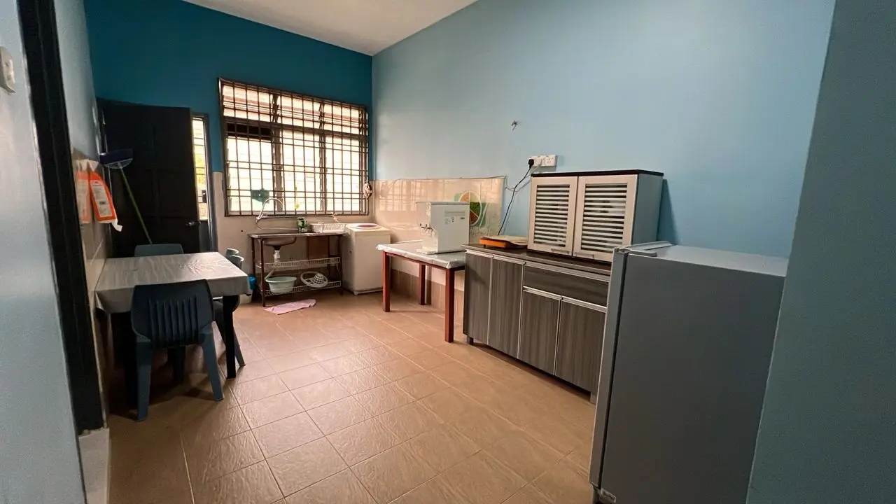 dapur kedua homestay indera mahkota type e